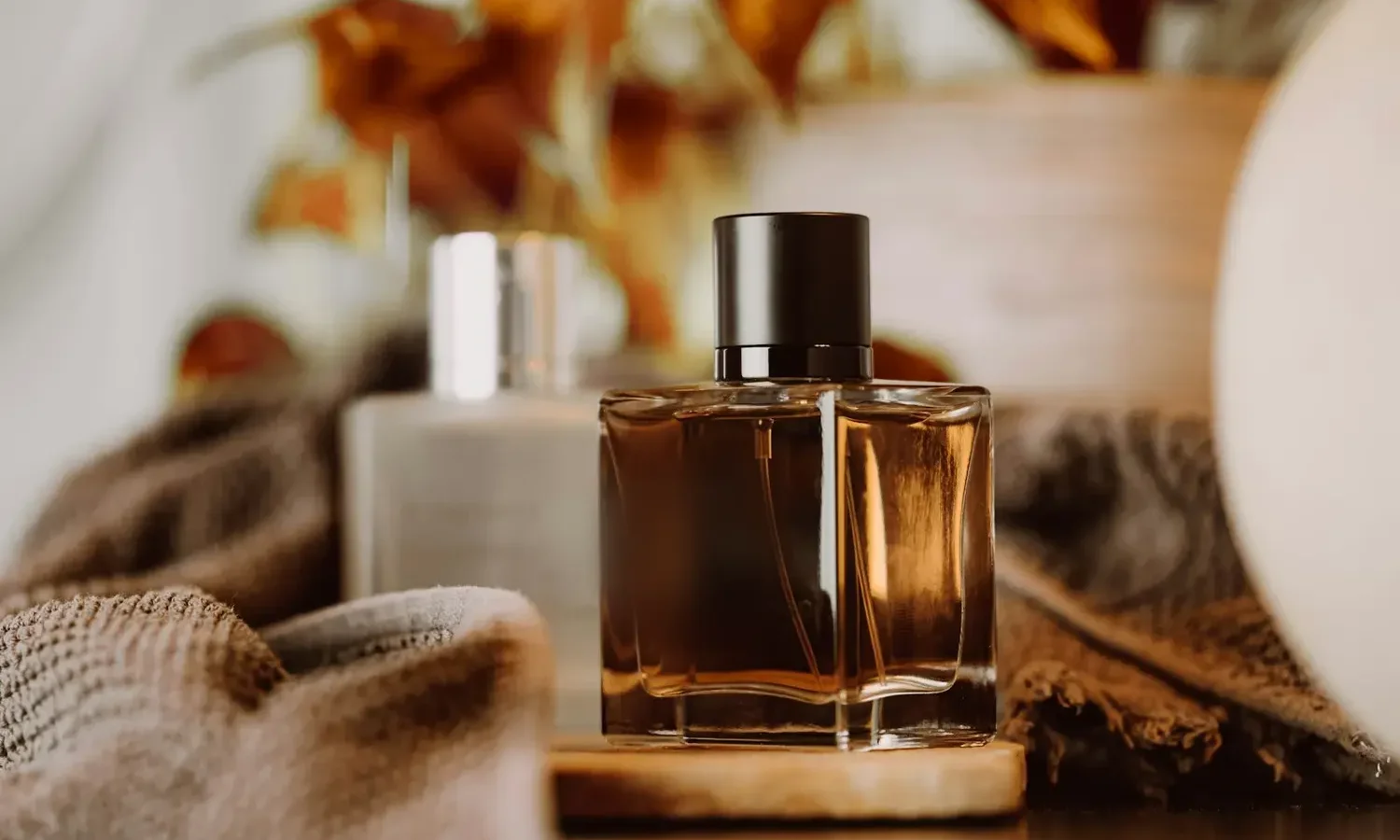 Flacon de parfum sur une table