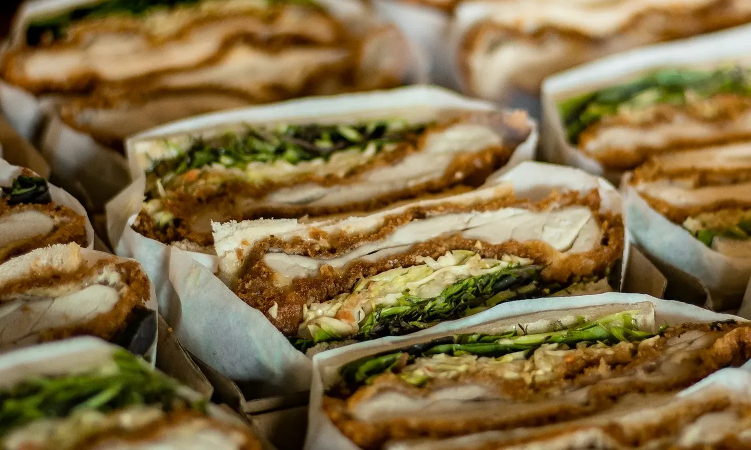 Plateau de sandwichs emballés
