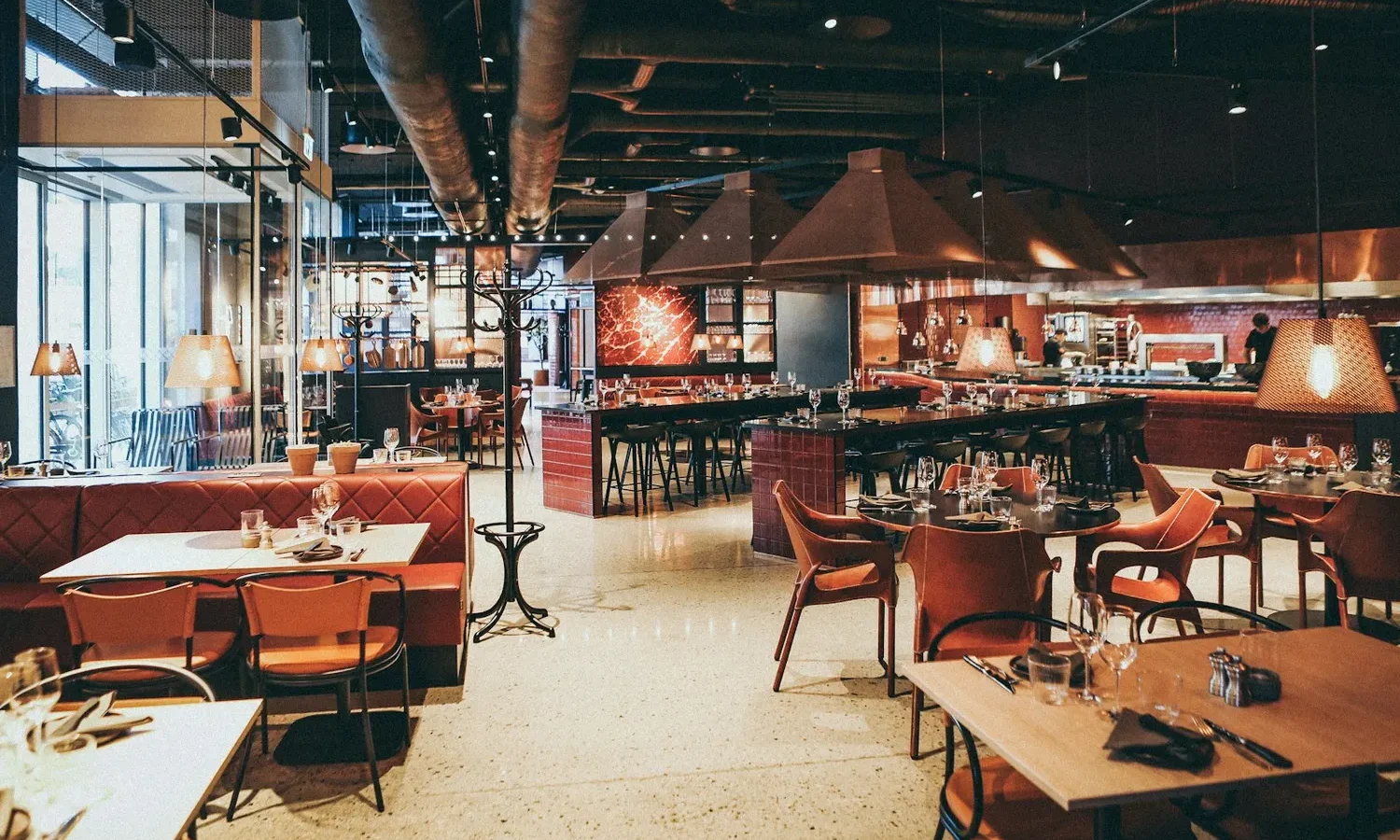 Salle de restaurant moderne