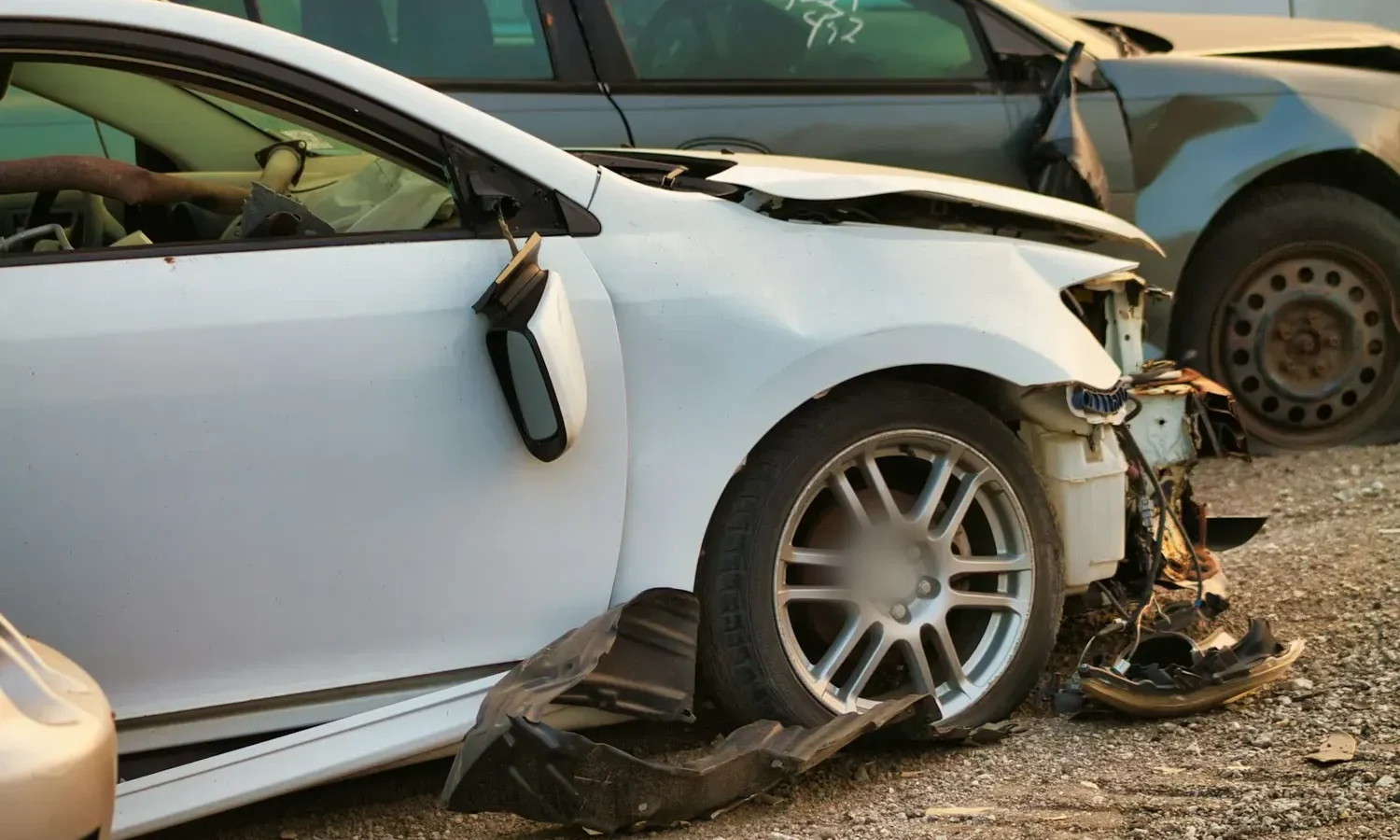 Voiture accidentée dans un centre de démolition